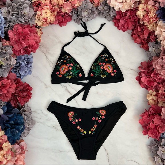Sexy Black Floral Embroidered Triangle Bikini - Picture 6 of 16